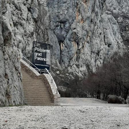 Apartmani QUATTRO Starigrad Paklenica Esterno foto