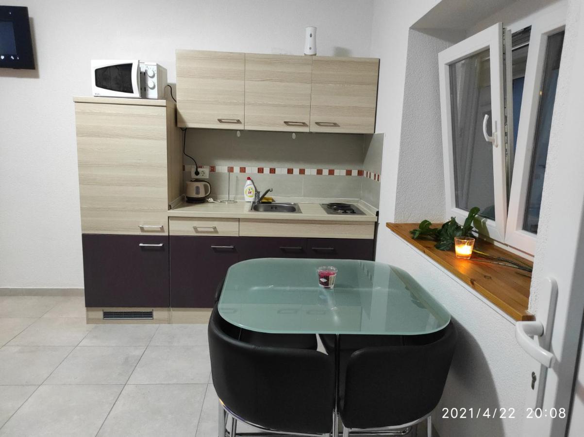 Apartmani QUATTRO Starigrad Paklenica Esterno foto