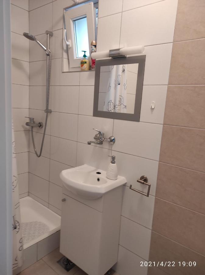 Apartmani QUATTRO Starigrad Paklenica Esterno foto