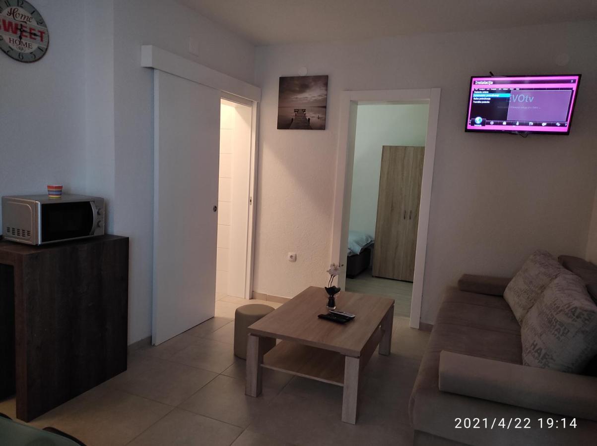 Apartmani QUATTRO Starigrad Paklenica Esterno foto