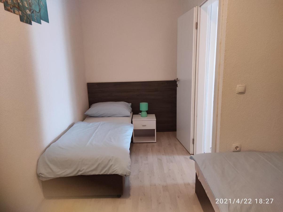Apartmani QUATTRO Starigrad Paklenica Esterno foto