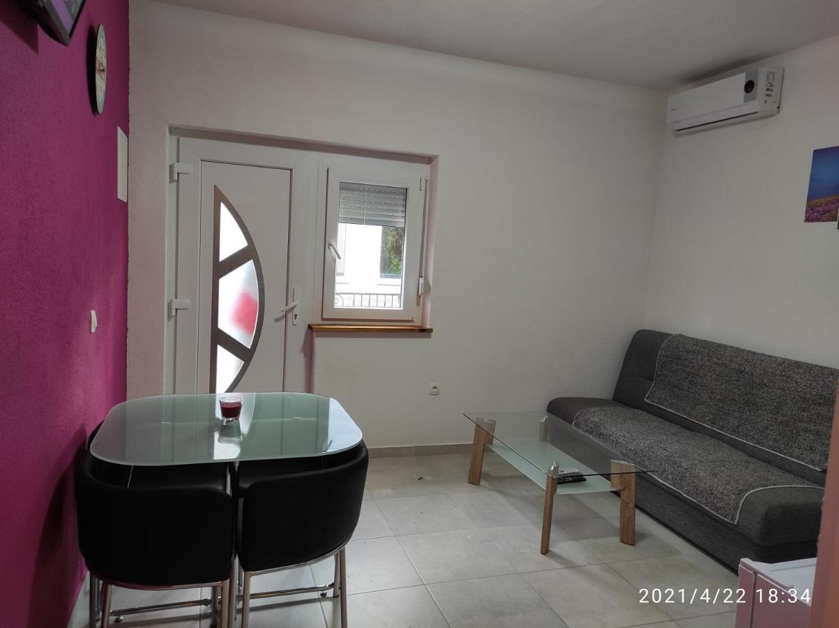 Apartmani QUATTRO Starigrad Paklenica Esterno foto