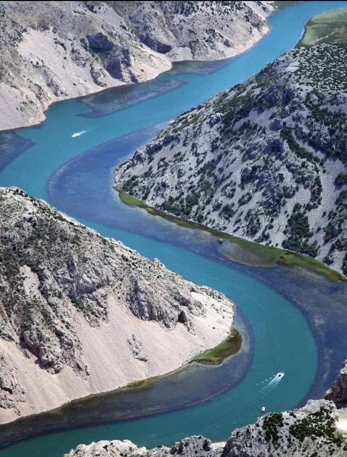 Apartmani QUATTRO Starigrad Paklenica Esterno foto