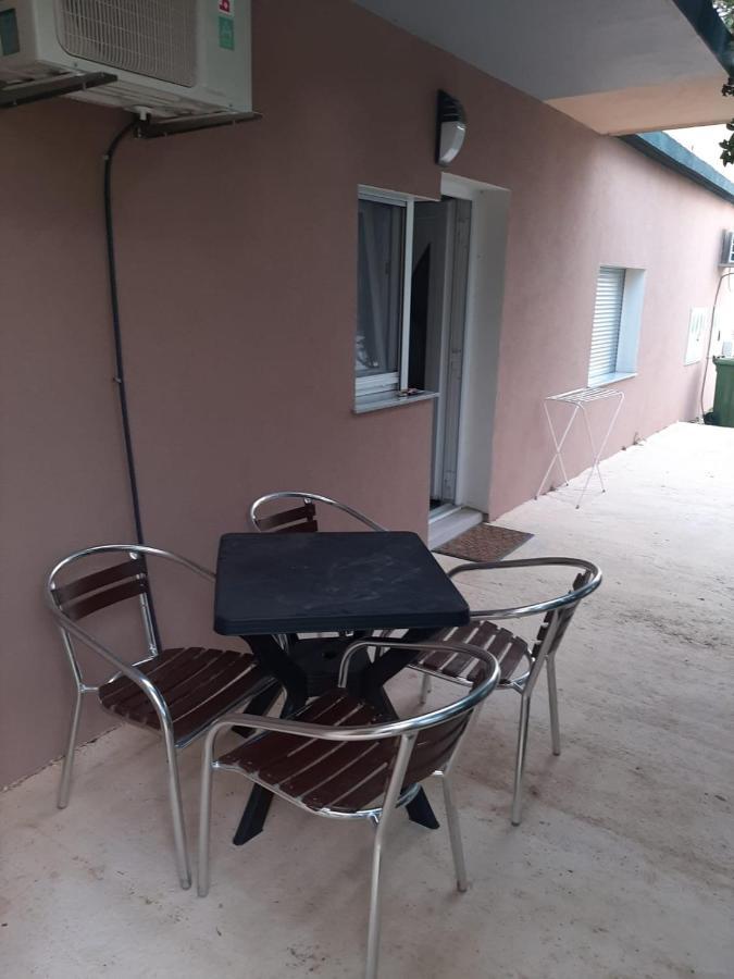 Apartmani QUATTRO Starigrad Paklenica Esterno foto