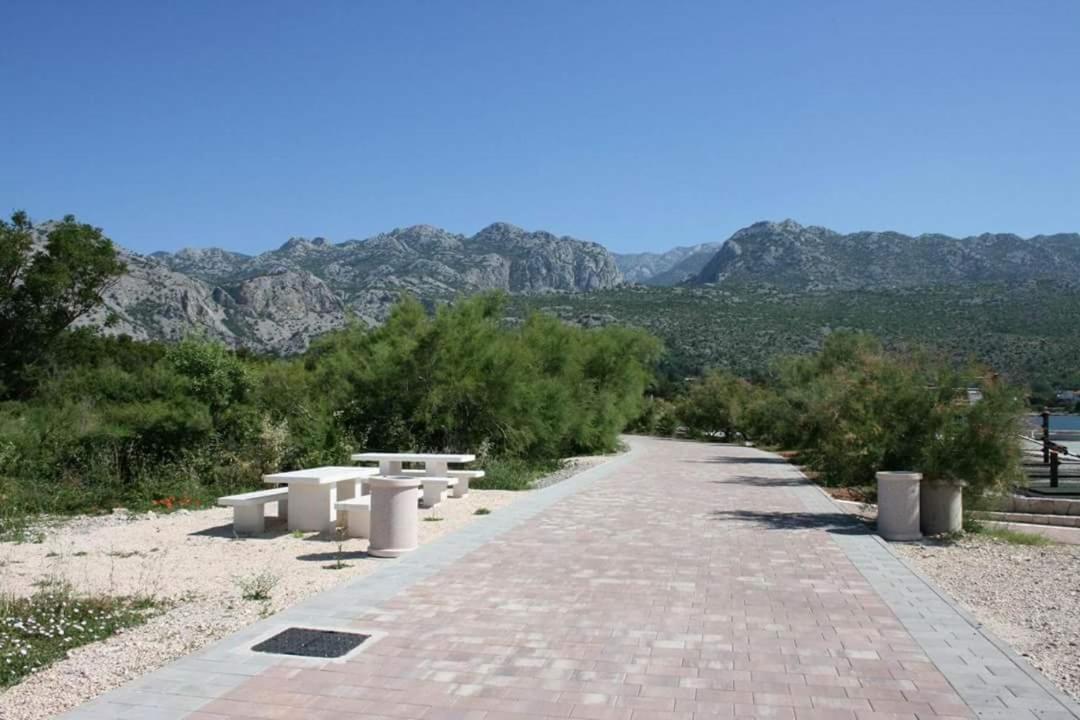 Apartmani QUATTRO Starigrad Paklenica Esterno foto